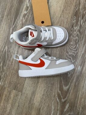 Toddler Nike Kids Low-Top Sneakers in White, Gray & Orange